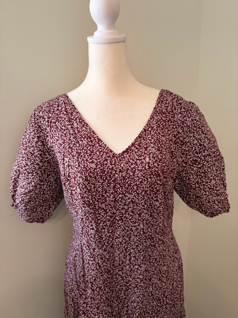 Old Navy Burgundy and White Floral V-Neck Dress - Picture 4 of 11